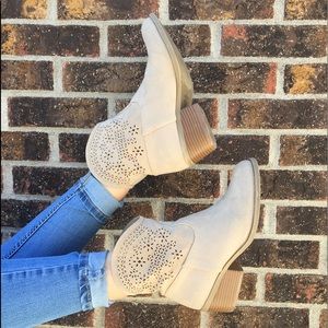 Woman’s Express Heeled Ankle Boots